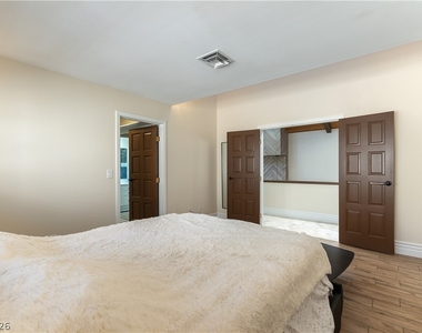 2845 Queens Courtyard Drive - Photo Thumbnail 22