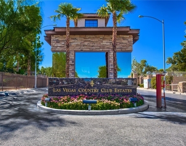 2845 Queens Courtyard Drive - Photo Thumbnail 45