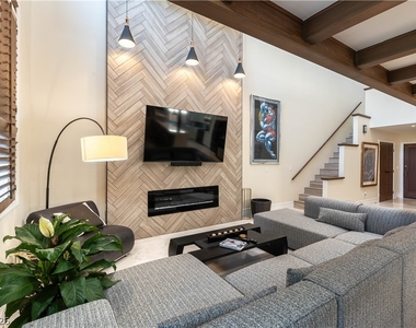 2845 Queens Courtyard Drive - Photo Thumbnail 5