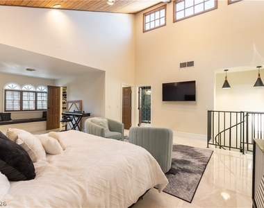 2845 Queens Courtyard Drive - Photo Thumbnail 17