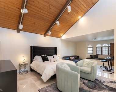 2845 Queens Courtyard Drive - Photo Thumbnail 14