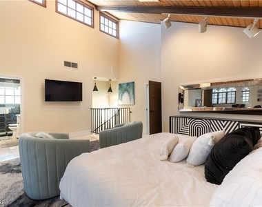 2845 Queens Courtyard Drive - Photo Thumbnail 16