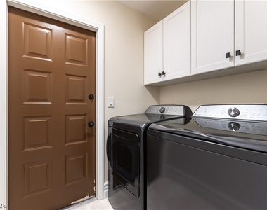 2845 Queens Courtyard Drive - Photo Thumbnail 32