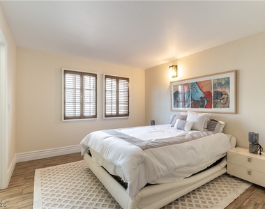 2845 Queens Courtyard Drive - Photo Thumbnail 25