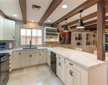 2845 Queens Courtyard Drive - Photo Thumbnail 10