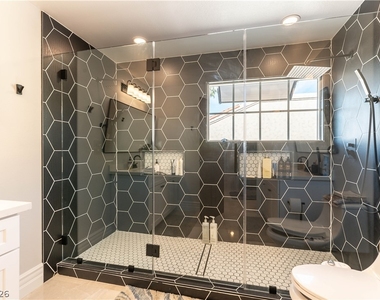2845 Queens Courtyard Drive - Photo Thumbnail 19