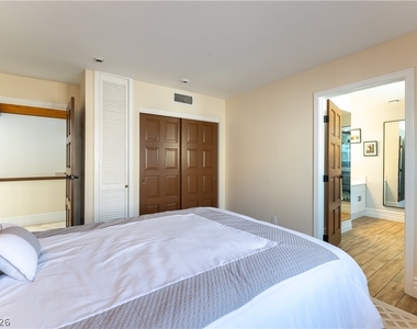 2845 Queens Courtyard Drive - Photo Thumbnail 26