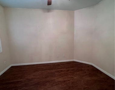 678 Kentons Run Avenue - Photo Thumbnail 5