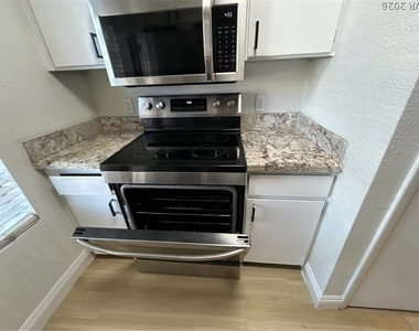 3609 Melonies Drive - Photo Thumbnail 7