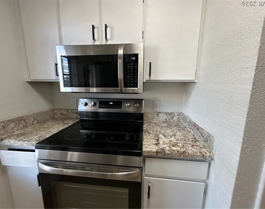 3609 Melonies Drive - Photo Thumbnail 12