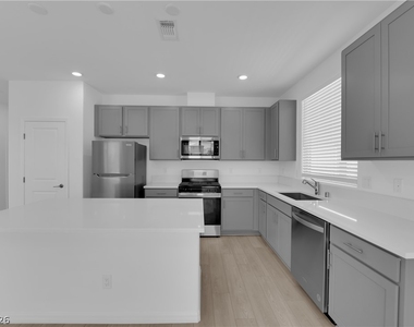 5925 Obsidian Sky Avenue - Photo Thumbnail 7