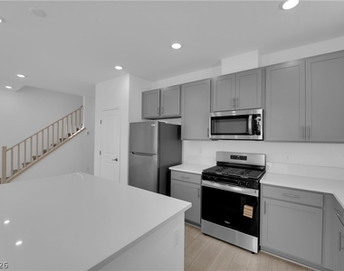 5925 Obsidian Sky Avenue - Photo Thumbnail 8