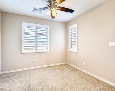 8117 Ancient Oaks Avenue - Photo Thumbnail 16