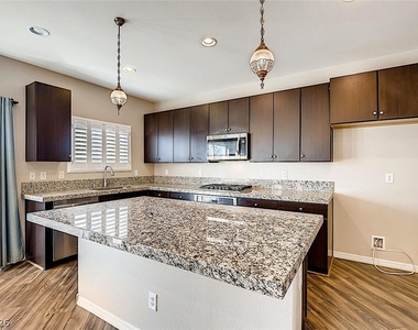 8117 Ancient Oaks Avenue - Photo Thumbnail 6