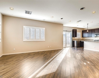 8117 Ancient Oaks Avenue - Photo Thumbnail 3