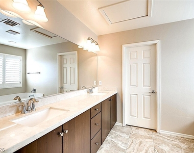 8117 Ancient Oaks Avenue - Photo Thumbnail 14