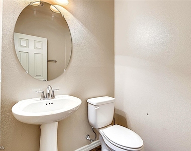 8117 Ancient Oaks Avenue - Photo Thumbnail 10