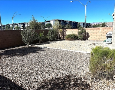 8117 Ancient Oaks Avenue - Photo Thumbnail 29
