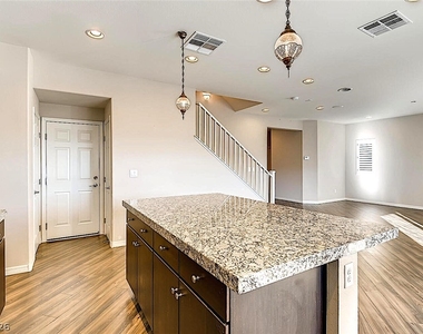 8117 Ancient Oaks Avenue - Photo Thumbnail 9