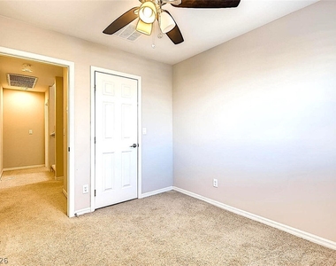 8117 Ancient Oaks Avenue - Photo Thumbnail 17