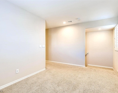 8117 Ancient Oaks Avenue - Photo Thumbnail 21