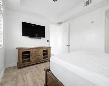 2405 W Serene Avenue - Photo Thumbnail 24