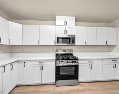 10306 Spider Rock Avenue - Photo Thumbnail 14