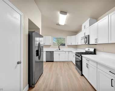 10306 Spider Rock Avenue - Photo Thumbnail 11