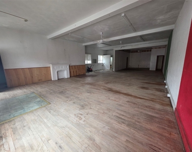 1007 Pine Street - Photo Thumbnail 2