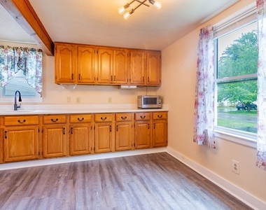 104 Van Mara Drive - Photo Thumbnail 7