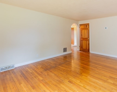 104 Van Mara Drive - Photo Thumbnail 3