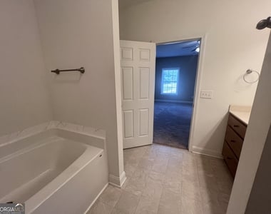 135 Hunt Road - Photo Thumbnail 17