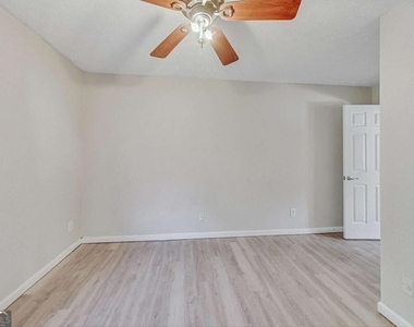 326 Canterbury Plac Drive - Photo Thumbnail 29