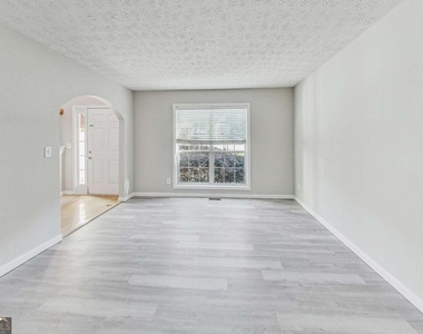 326 Canterbury Plac Drive - Photo Thumbnail 8
