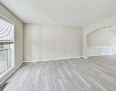 326 Canterbury Plac Drive - Photo Thumbnail 2