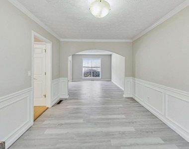 326 Canterbury Plac Drive - Photo Thumbnail 11