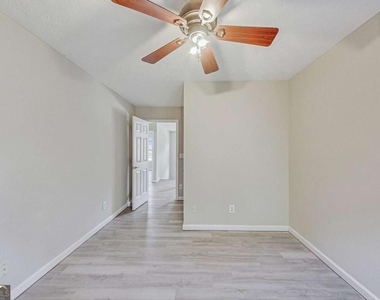 326 Canterbury Plac Drive - Photo Thumbnail 30