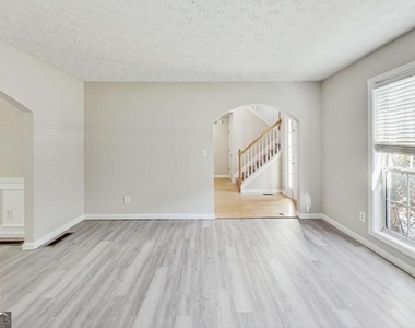 326 Canterbury Plac Drive - Photo Thumbnail 3
