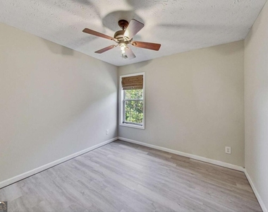 326 Canterbury Plac Drive - Photo Thumbnail 28