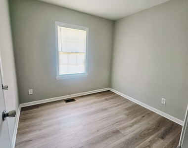 203 Briardale Avenue - Photo Thumbnail 4