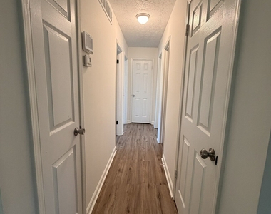 640 Valerie Circle - Photo Thumbnail 12