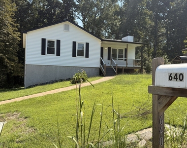 640 Valerie Circle - Photo Thumbnail 1