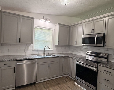 640 Valerie Circle - Photo Thumbnail 7