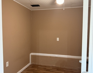 640 Valerie Circle - Photo Thumbnail 32