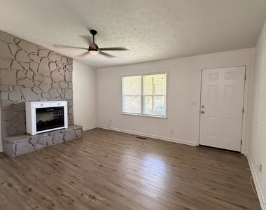 640 Valerie Circle - Photo Thumbnail 4