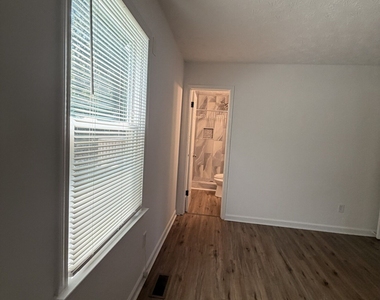 640 Valerie Circle - Photo Thumbnail 16
