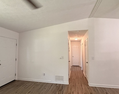640 Valerie Circle - Photo Thumbnail 6