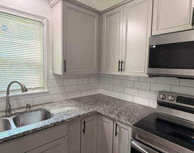 640 Valerie Circle - Photo Thumbnail 8