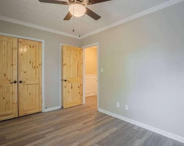 1235 Riverside Drive - Photo Thumbnail 23
