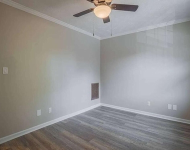 1235 Riverside Drive - Photo Thumbnail 28